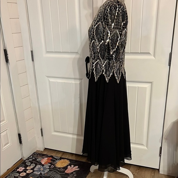 Vintage Laurence Kazar Women's Black and Silver Beaded Sequined Flowy
Dress - Picture 7 of 12